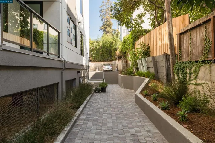 58 Vernon Street, Oakland, California 94610