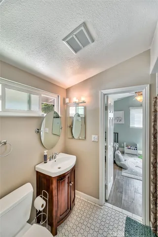 18655 Bainbury Street, Canyon Country, California 91351