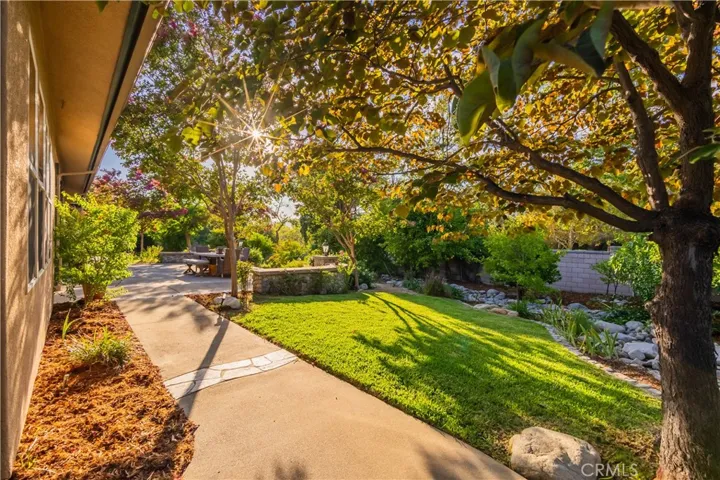 1147 Cooke Avenue, Claremont, California 91711