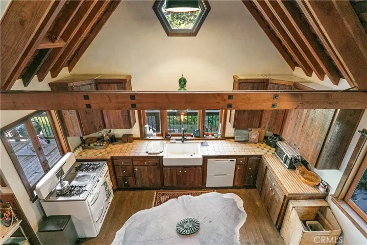 Usable kitchen with eating area too