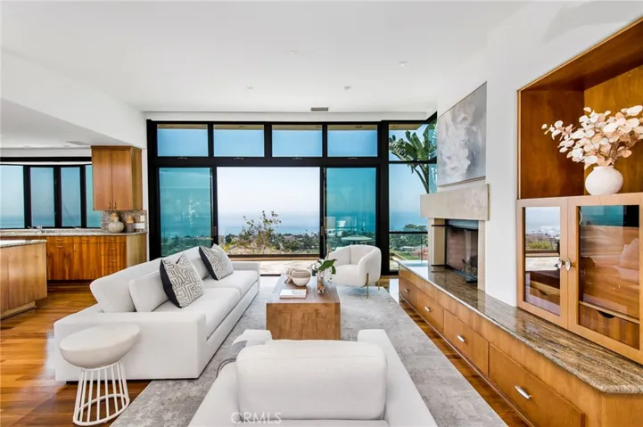 811 Coast View Drive, Laguna Beach, California 92651