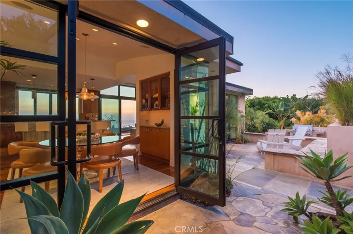 811 Coast View Drive, Laguna Beach, California 92651