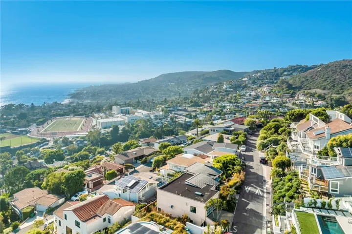 811 Coast View Drive, Laguna Beach, California 92651