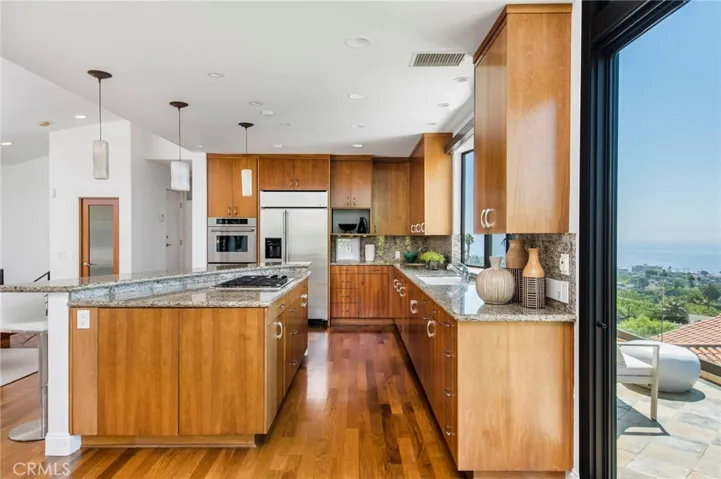 811 Coast View Drive, Laguna Beach, California 92651