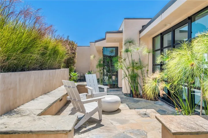 811 Coast View Drive, Laguna Beach, California 92651