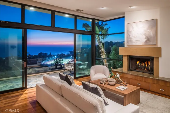 811 Coast View Drive, Laguna Beach, California 92651