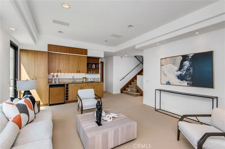 811 Coast View Drive, Laguna Beach, California 92651