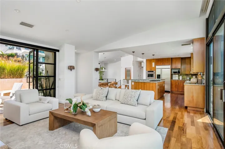 811 Coast View Drive, Laguna Beach, California 92651