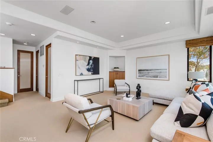 811 Coast View Drive, Laguna Beach, California 92651