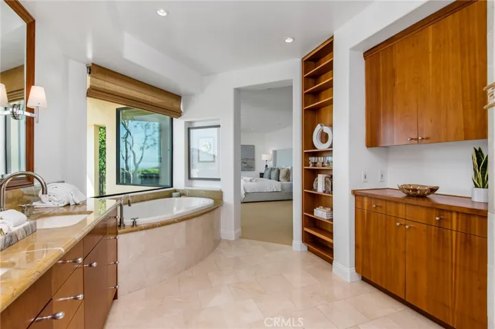 811 Coast View Drive, Laguna Beach, California 92651