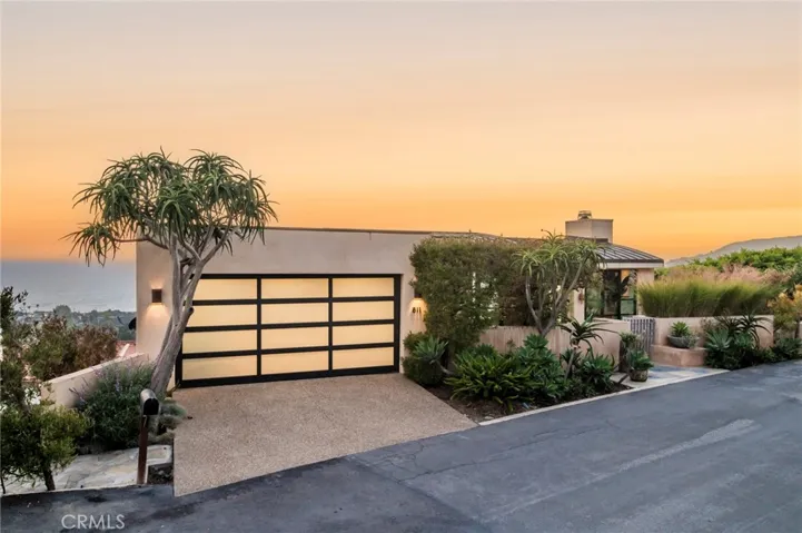 811 Coast View Drive, Laguna Beach, California 92651