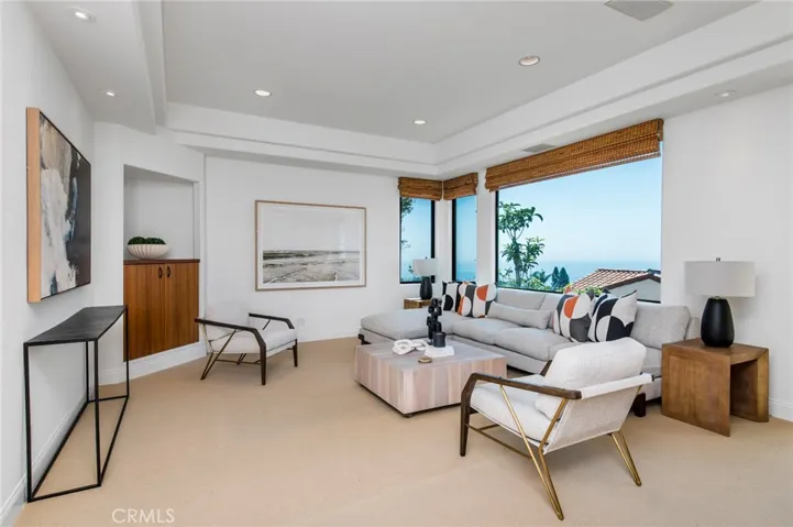 811 Coast View Drive, Laguna Beach, California 92651