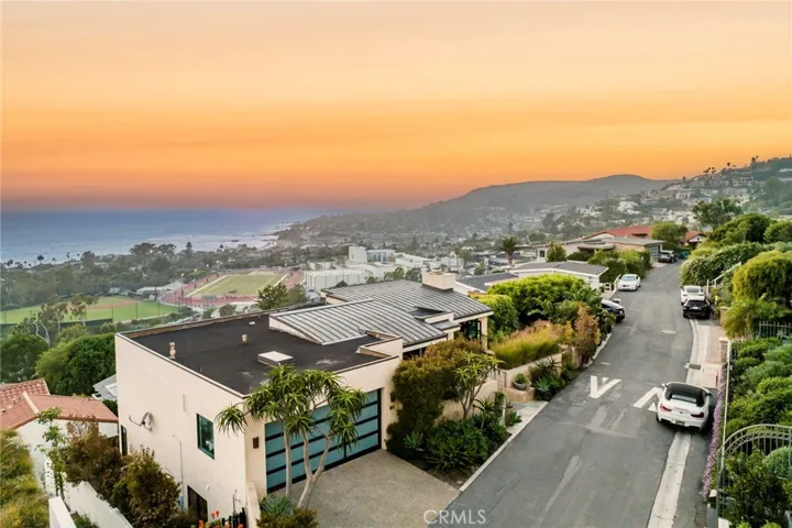 811 Coast View Drive, Laguna Beach, California 92651