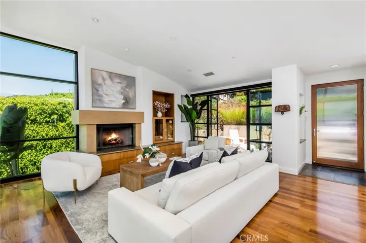 811 Coast View Drive, Laguna Beach, California 92651