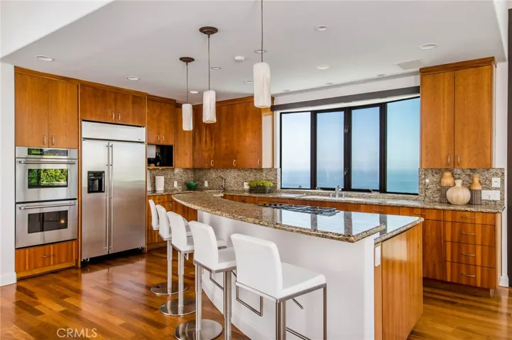 811 Coast View Drive, Laguna Beach, California 92651