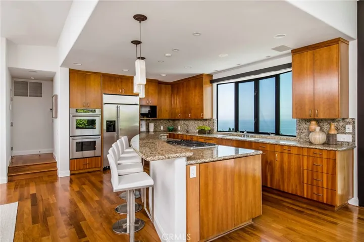 811 Coast View Drive, Laguna Beach, California 92651