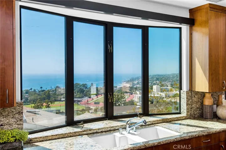 811 Coast View Drive, Laguna Beach, California 92651