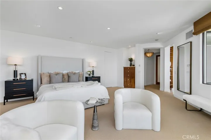 811 Coast View Drive, Laguna Beach, California 92651