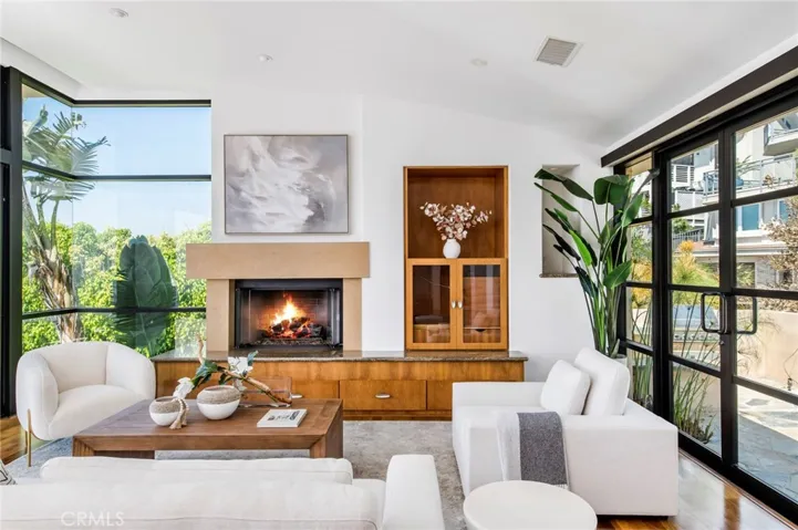 811 Coast View Drive, Laguna Beach, California 92651