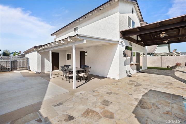Large Sideyard with RV Parking