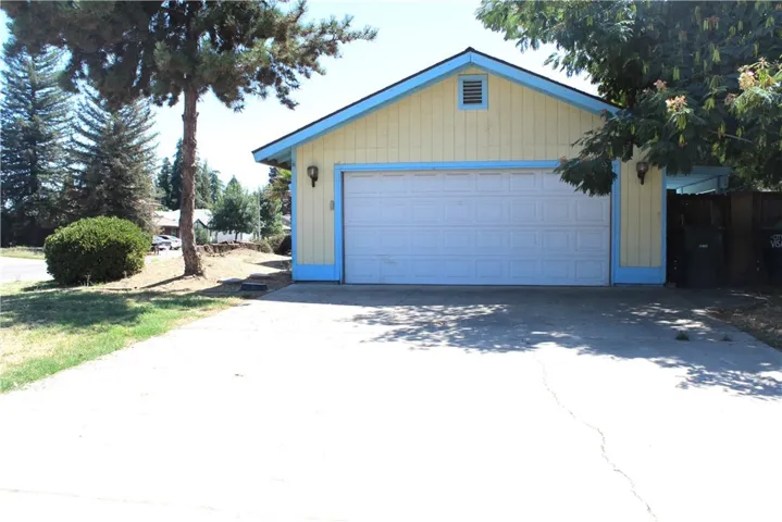 935 N Vista Street, Visalia, California 93292