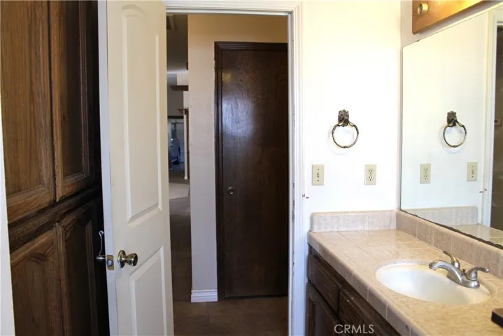 935 N Vista Street, Visalia, California 93292