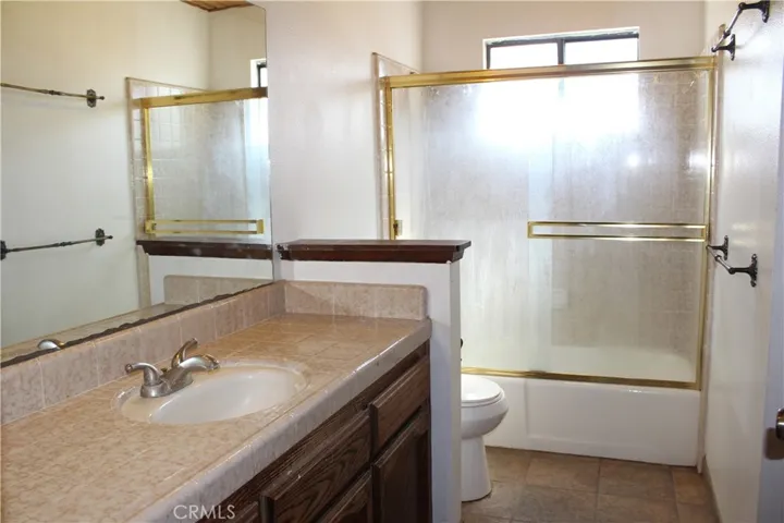 935 N Vista Street, Visalia, California 93292