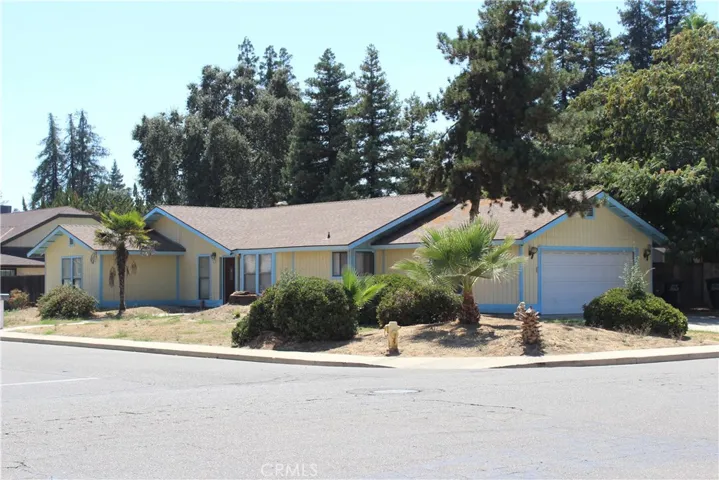 935 N Vista Street, Visalia, California 93292