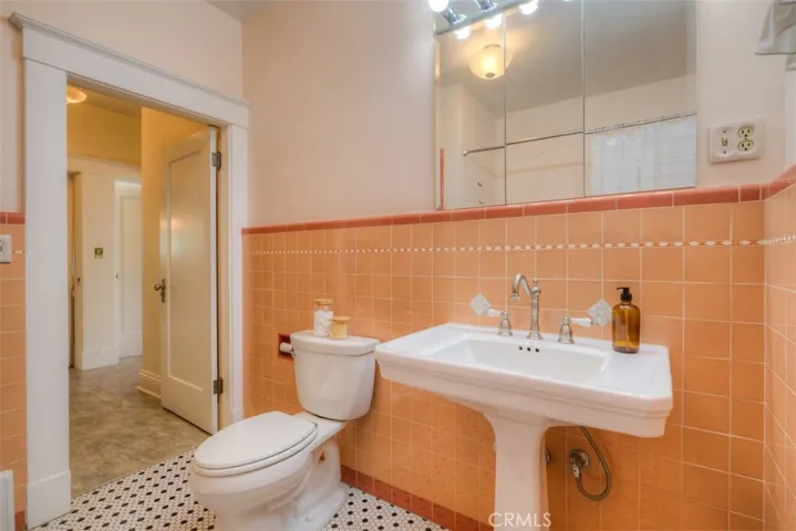 180 N Merrill Avenue, Willows, California 95988