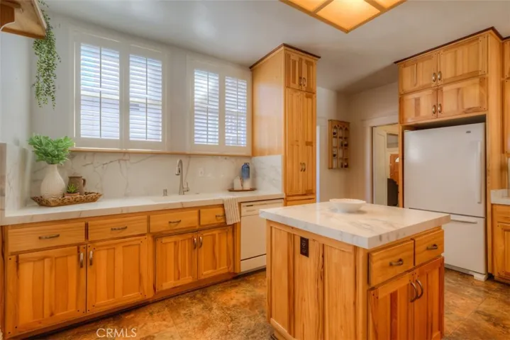 180 N Merrill Avenue, Willows, California 95988
