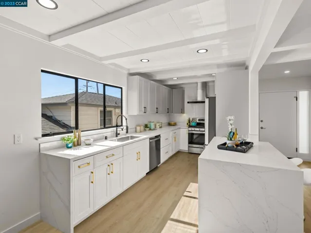 3546 Calandria Ave, Oakland, California 94560-5
