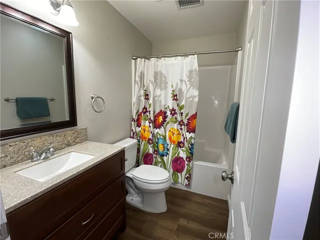 Full Bathroom 2 (view 1)
