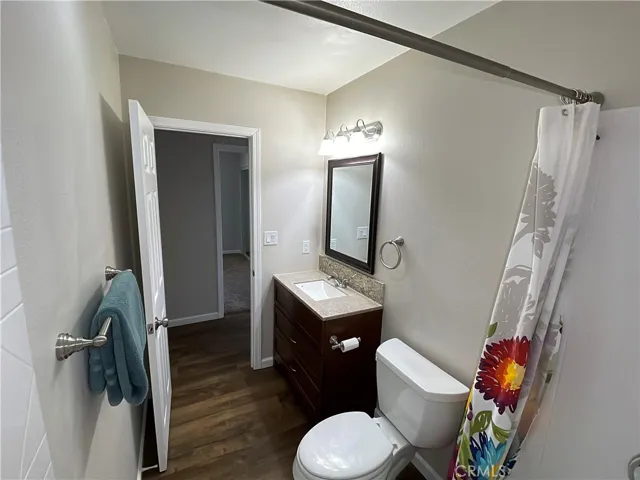 Full Bathroom 2 (view 2)
