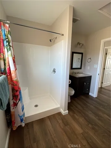 Full Bathroom 1