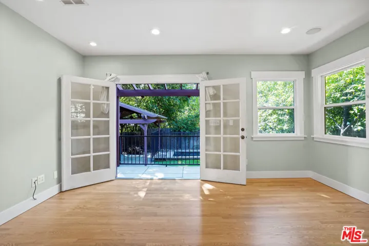 910 Bell Street, Pasadena, California 91104