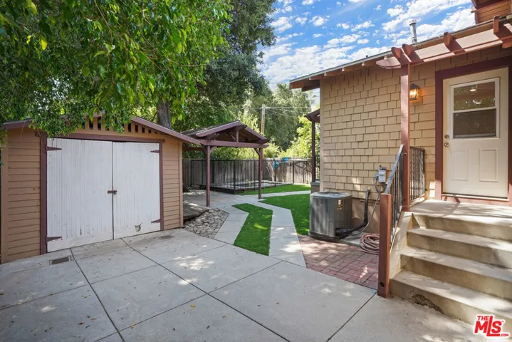 910 Bell Street, Pasadena, California 91104