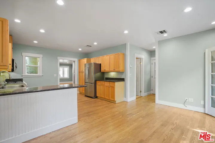 910 Bell Street, Pasadena, California 91104