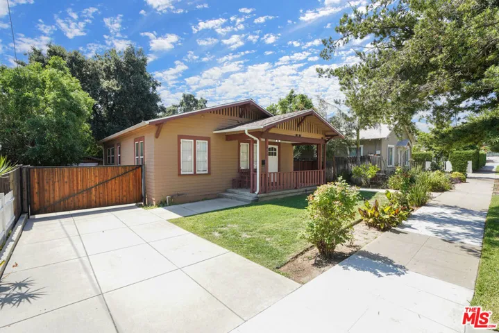 910 Bell Street, Pasadena, California 91104