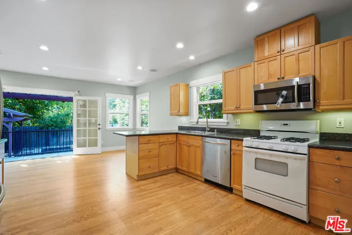 910 Bell Street, Pasadena, California 91104