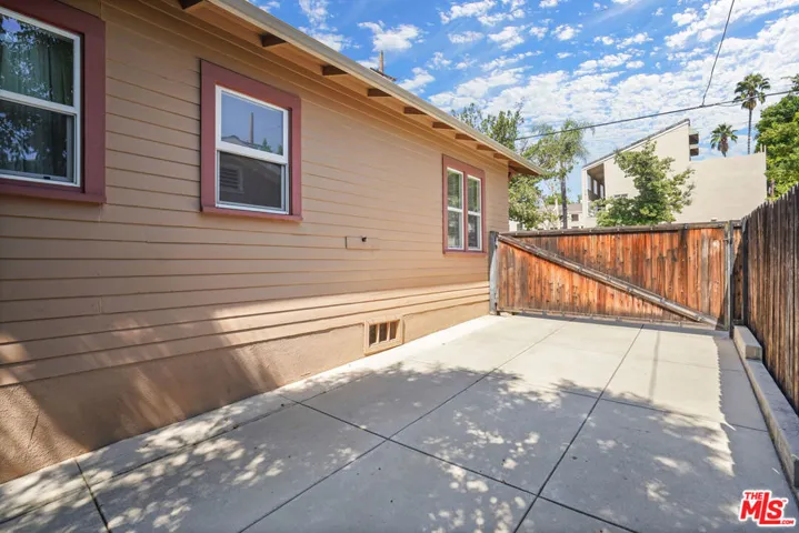 910 Bell Street, Pasadena, California 91104