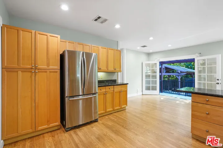 910 Bell Street, Pasadena, California 91104