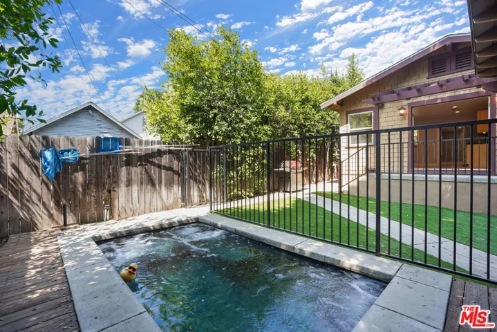 910 Bell Street, Pasadena, California 91104