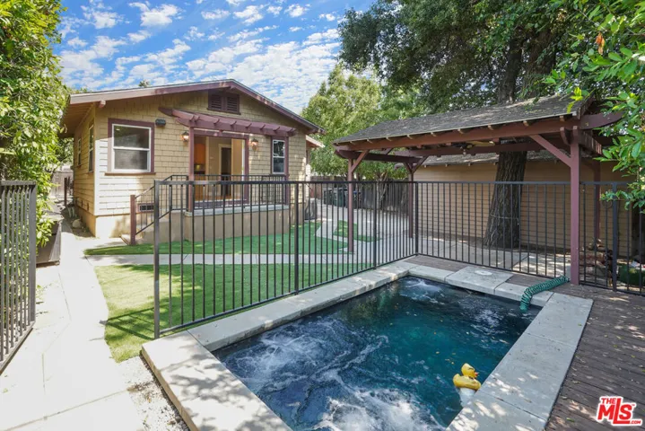 910 Bell Street, Pasadena, California 91104
