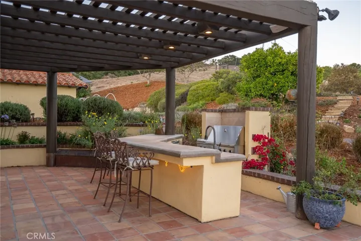 Outdoor Kitchen