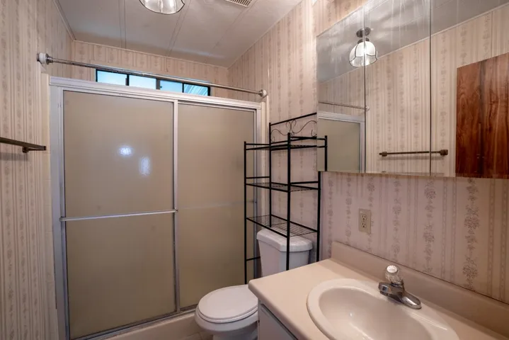 Hall/second bathroom