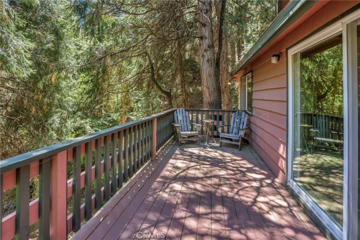 Deck with tree views