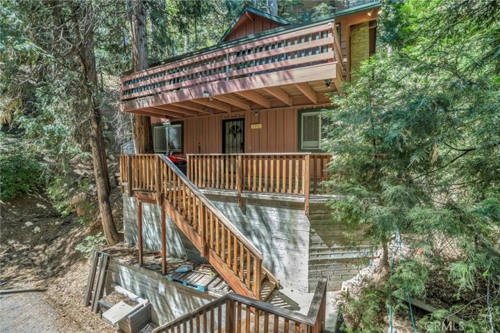 Deck with tree views