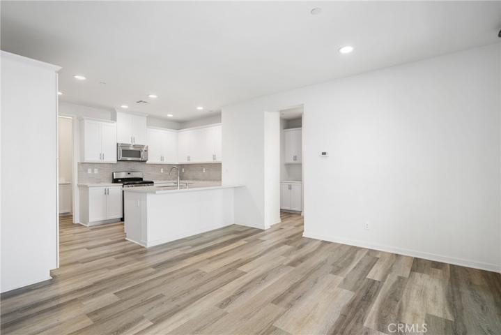 502 Trailblaze, Irvine, California 92618