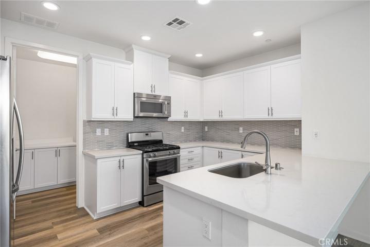 502 Trailblaze, Irvine, California 92618