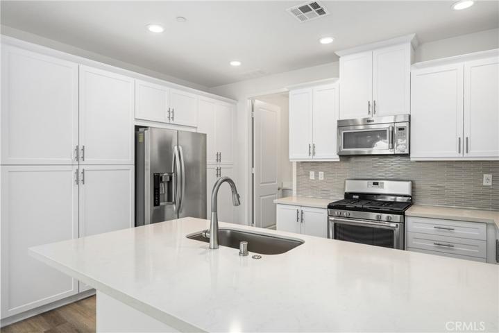 502 Trailblaze, Irvine, California 92618